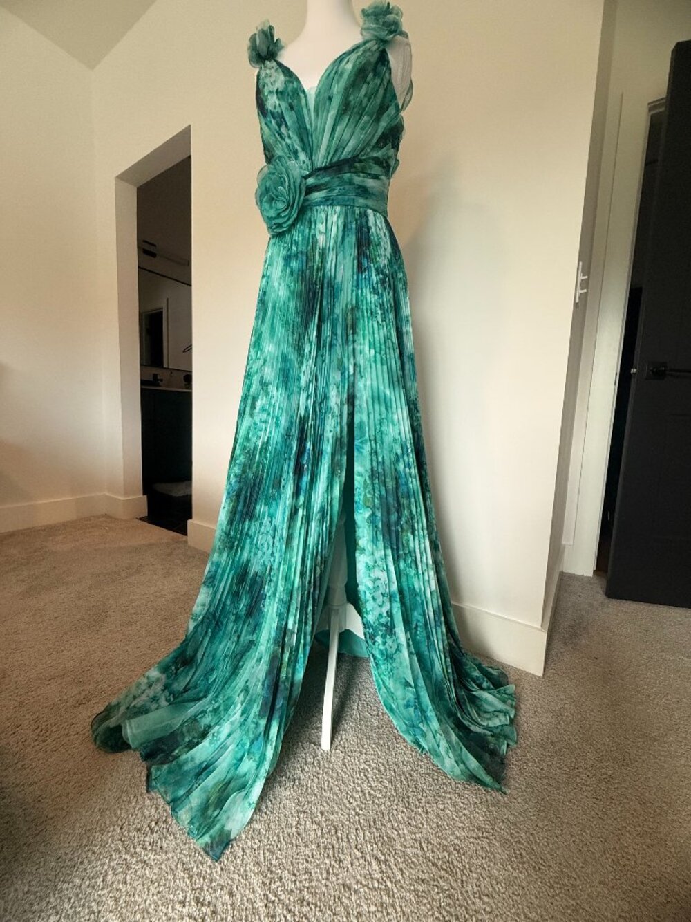 NWT JVN by Jovani One-of-a-Kind Sample Pleated Floral Gown Size 4 Prom Gala Form